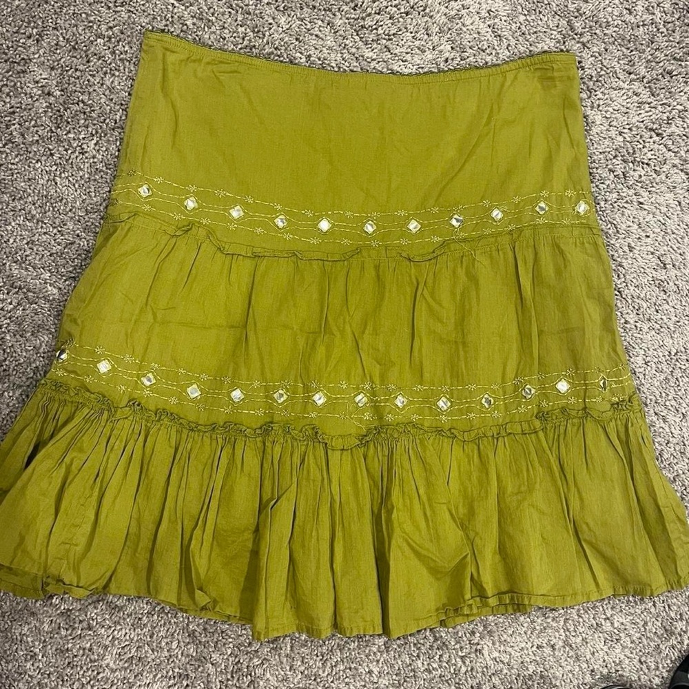 Chic Olive Green Tiered Midi Skirt